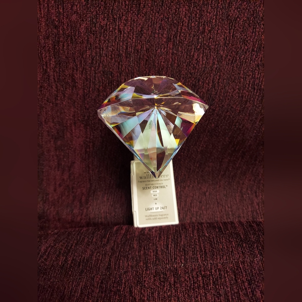 Diamond light up and scent control walflower plug by bath and body works